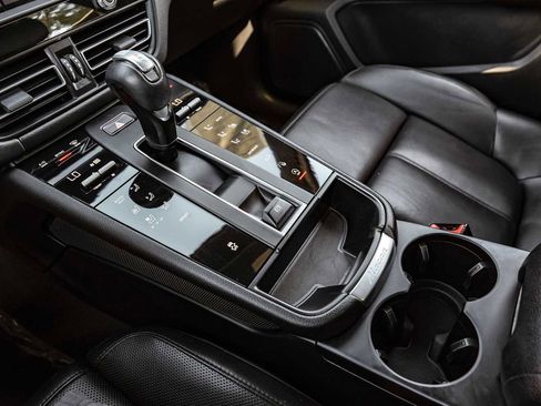 Used 2023 Porsche Macan image 23