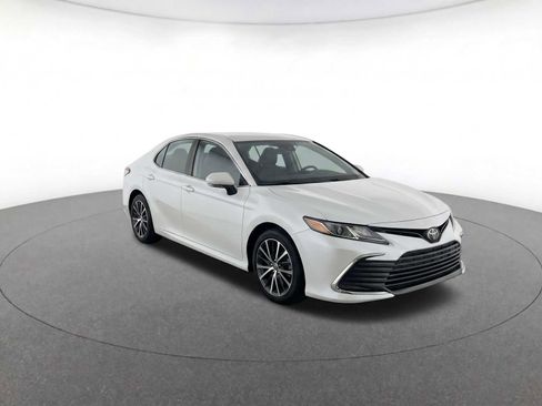 Used 2024 Toyota Camry XLE w/ Navigation Package AWD/4WD image 5