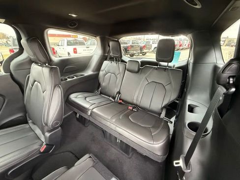 New 2026 Chrysler Pacifica Select w/ S Appearance Package image 14