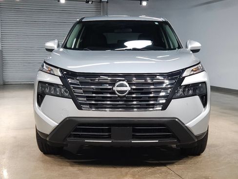 Used 2024 Nissan Rogue SV AWD/4WD image 2