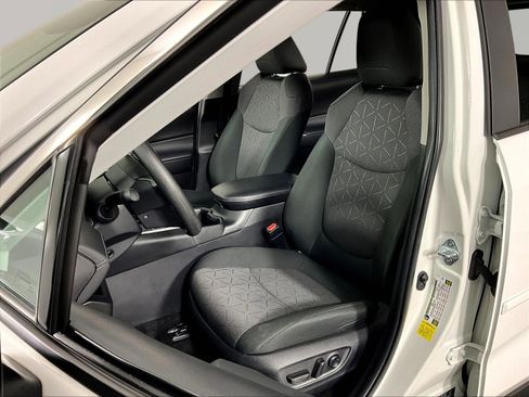 Used 2024 Toyota RAV4 XLE AWD/4WD image 21
