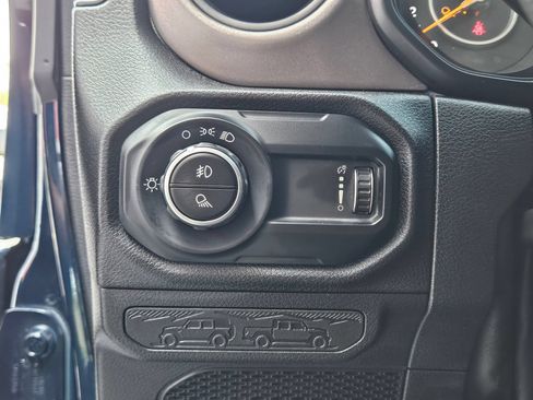 Used 2025 Jeep Gladiator Sport AWD/4WD image 20