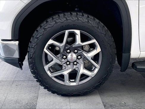 Used 2022 GMC Sierra 1500 SLT w/ SLT Premium Plus Package AWD/4WD image 8