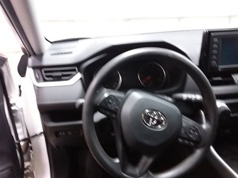 Used 2020 Toyota RAV4 LE AWD/4WD image 8