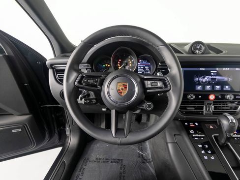 Certified 2026 Porsche Macan AWD/4WD image 6