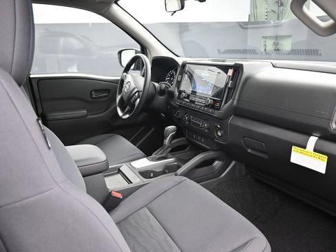 Used 2025 Nissan Frontier S AWD/4WD image 9