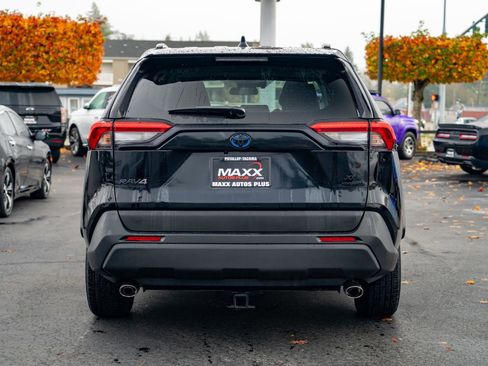 Used 2020 Toyota RAV4 XLE image 9