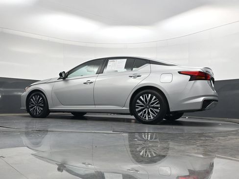 Used 2025 Nissan Altima 2.5 SV FWD image 45