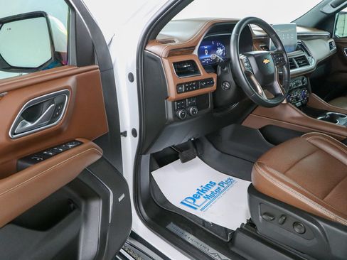 Used 2023 Chevrolet Tahoe High Country AWD/4WD image 3