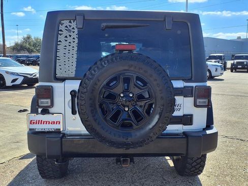 Used 2018 Jeep Wrangler Unlimited Sport image 23