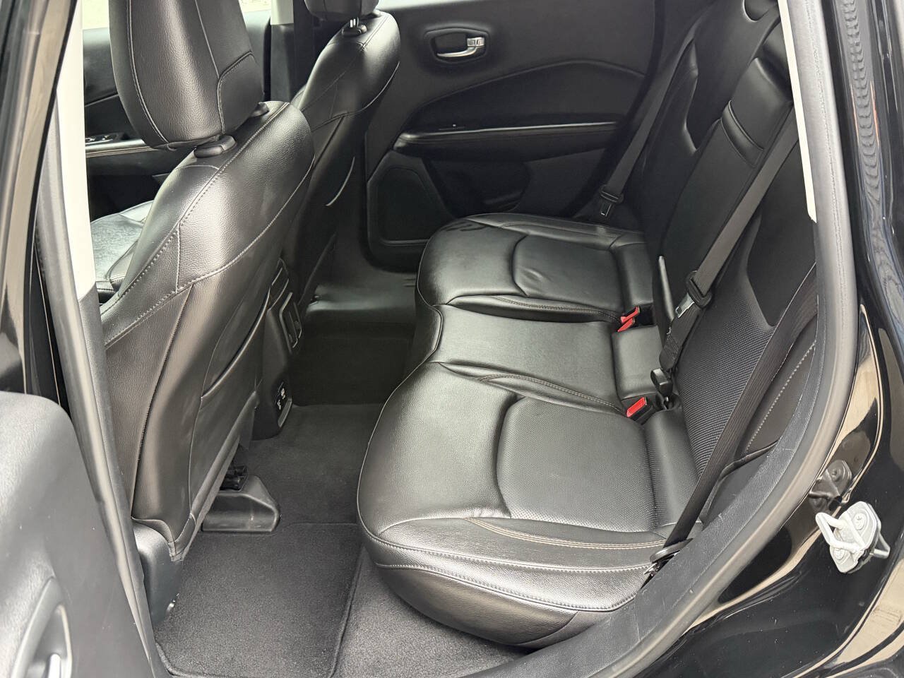 Used 2018 Jeep Compass Limited w/ Navigation Group AWD/4WD image 16