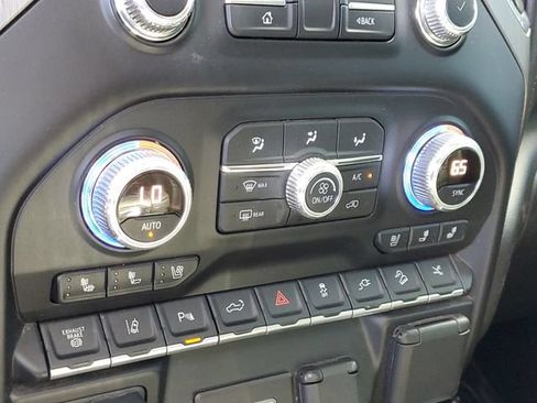 Used 2022 GMC Sierra 2500 Denali w/ Denali Black Diamond Edition AWD/4WD image 17