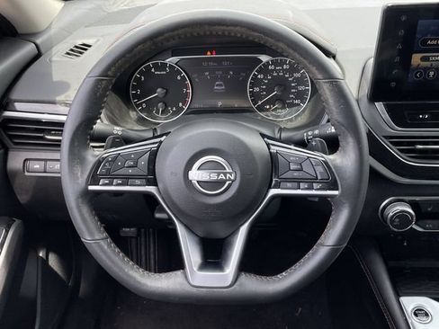 Used 2023 Nissan Altima 2.5 SR w/ SR Premium Package FWD image 12