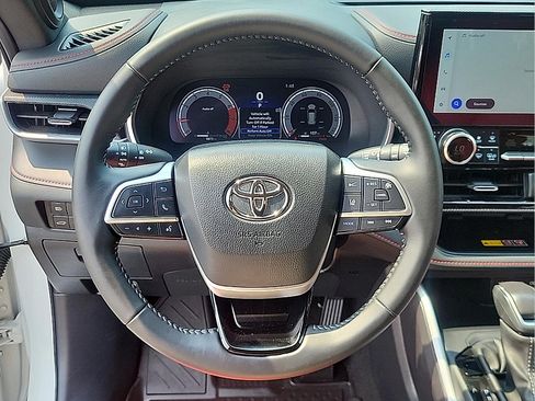 Used 2025 Toyota Highlander XSE AWD/4WD image 18