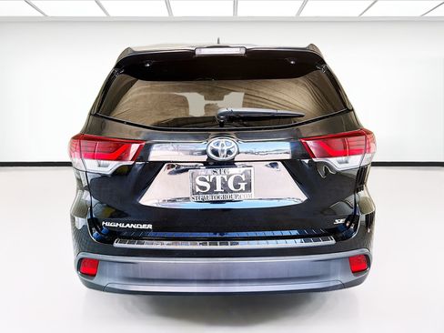 Used 2019 Toyota Highlander SE FWD image 5