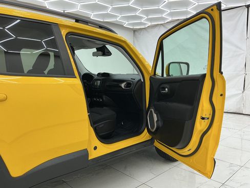 Used 2017 Jeep Renegade Latitude w/ Cold Weather Group AWD/4WD image 17