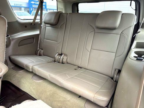 Used 2016 Chevrolet Suburban LT image 19