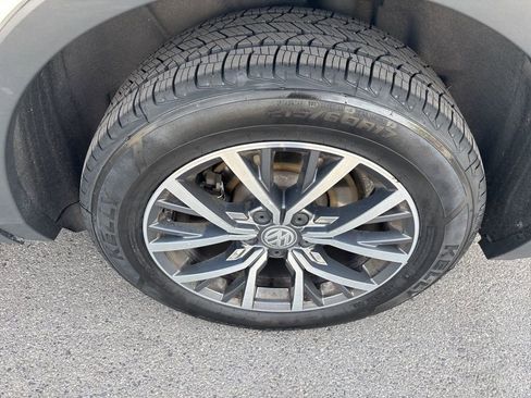 Used 2020 Volkswagen Tiguan SE AWD/4WD image 15