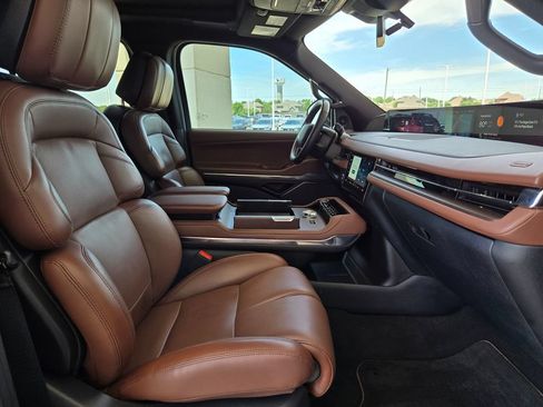 Used 2025 Lincoln Navigator Reserve AWD/4WD image 29