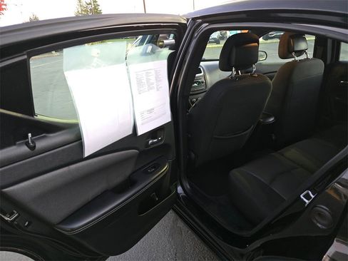 Used 2014 Dodge Avenger SE image 9