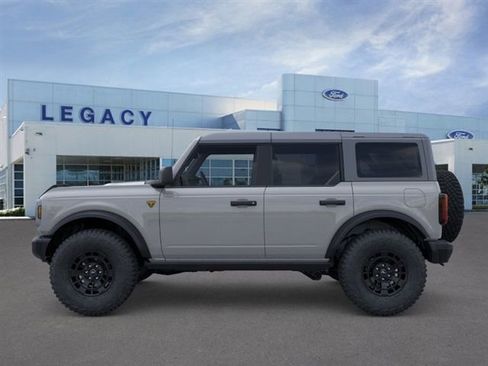 New 2026 Ford Bronco Badlands image 3