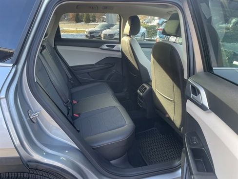 Certified 2025 Volkswagen Taos SE w/ Panoramic Sunroof Package image 10