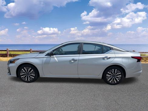Used 2025 Nissan Altima 2.5 SV FWD image 5