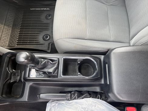 Used 2019 Toyota Tacoma SR AWD/4WD image 15