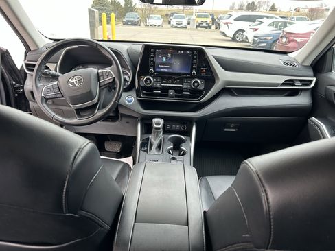 Used 2022 Toyota Highlander XLE image 17