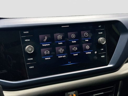 Used 2022 Volkswagen Taos SE w/ Panoramic Sunroof Package FWD image 17