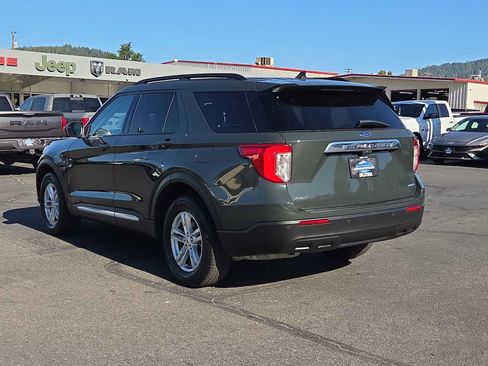Used 2023 Ford Explorer XLT AWD/4WD image 12