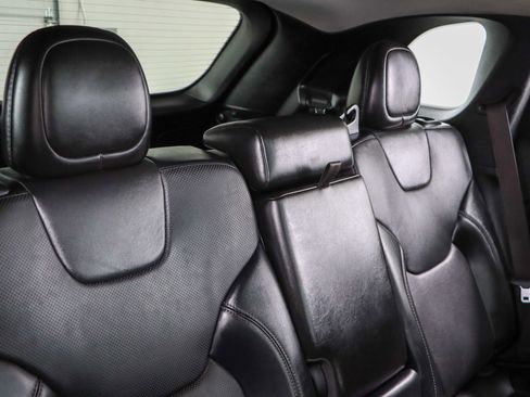 Used 2021 Jeep Cherokee Limited image 28