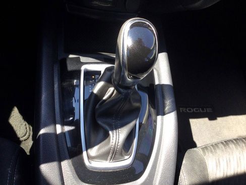 Used 2019 Nissan Rogue S AWD/4WD image 35