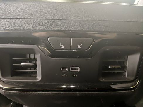 Used 2024 GMC Sierra 2500 AT4 w/ Technology Package image 16