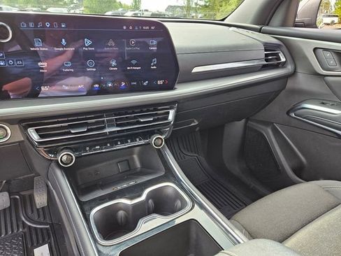 Used 2025 Chevrolet Traverse LT FWD image 20