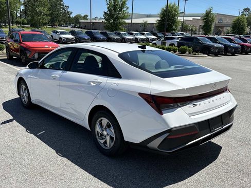 New 2026 Hyundai Elantra SE FWD image 5
