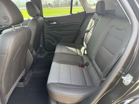 Used 2025 Chevrolet Trax LT w/ LT Convenience Package image 13