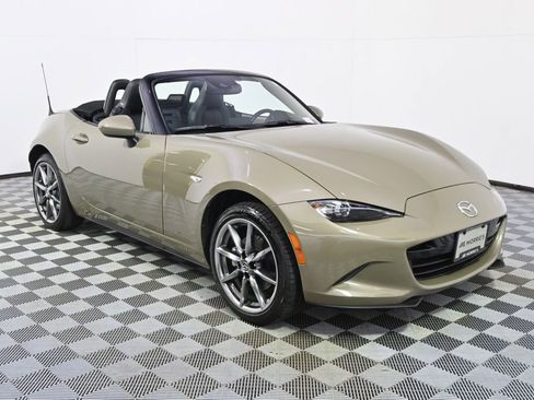 Used 2023 MAZDA MX-5 Miata Grand Touring RWD image 14