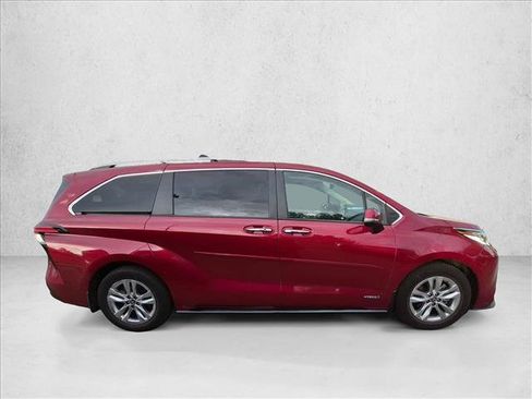 Used 2021 Toyota Sienna Limited AWD/4WD image 4