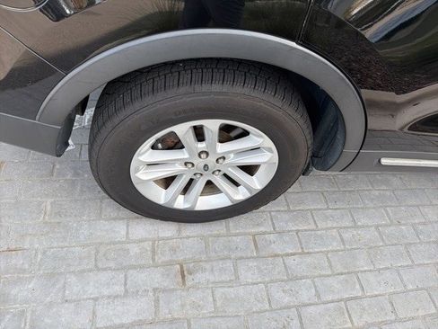 Used 2017 Ford Explorer XLT w/ Equipment Group 201A image 5