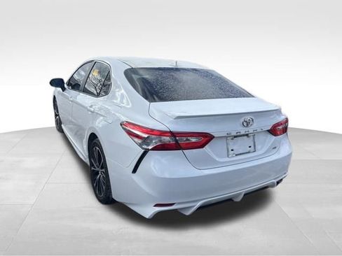 Used 2020 Toyota Camry SE image 4