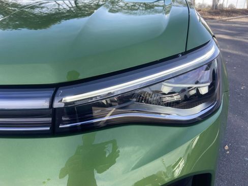 New 2026 Volkswagen Taos SE image 5