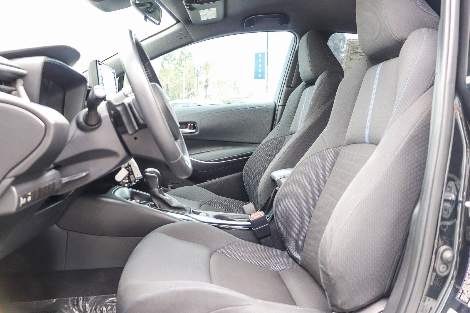Used 2022 Toyota Corolla SE w/ Carpet Mat Package (TMS) FWD image 18