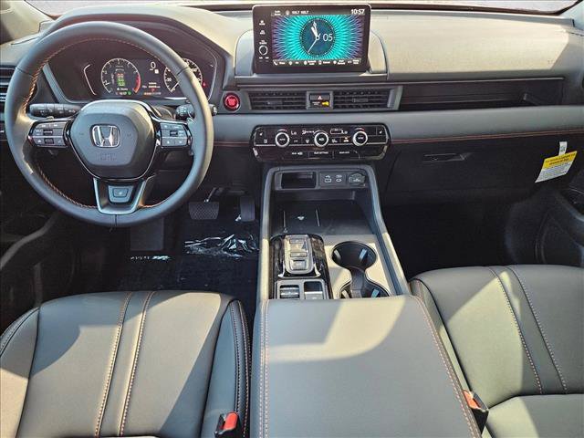 Used 2025 Honda Pilot TrailSport image 14