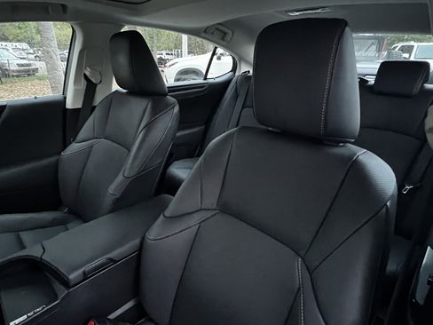 Used 2024 Lexus ES 350 w/ Premium Package image 17