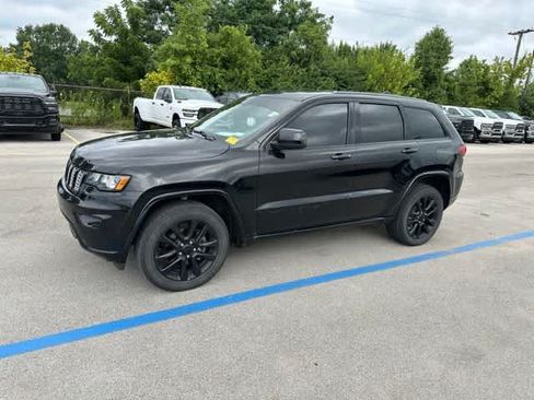 Used 2019 Jeep Grand Cherokee Altitude AWD/4WD image 14