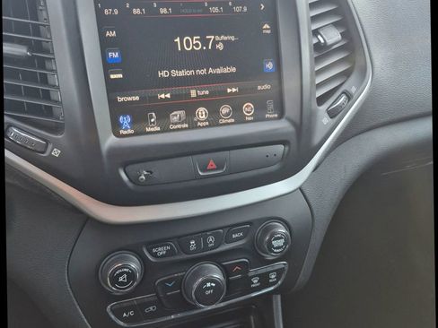 Used 2016 Jeep Cherokee Trailhawk w/ Cold Weather Group image 8