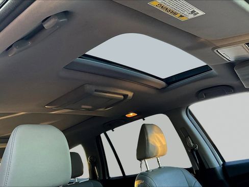 Used 2017 Honda Pilot Elite image 29