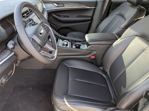 New 2025 Jeep Grand Cherokee Limited w/ Black Appearance Package image 12