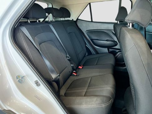 Used 2021 Hyundai Venue SE image 24